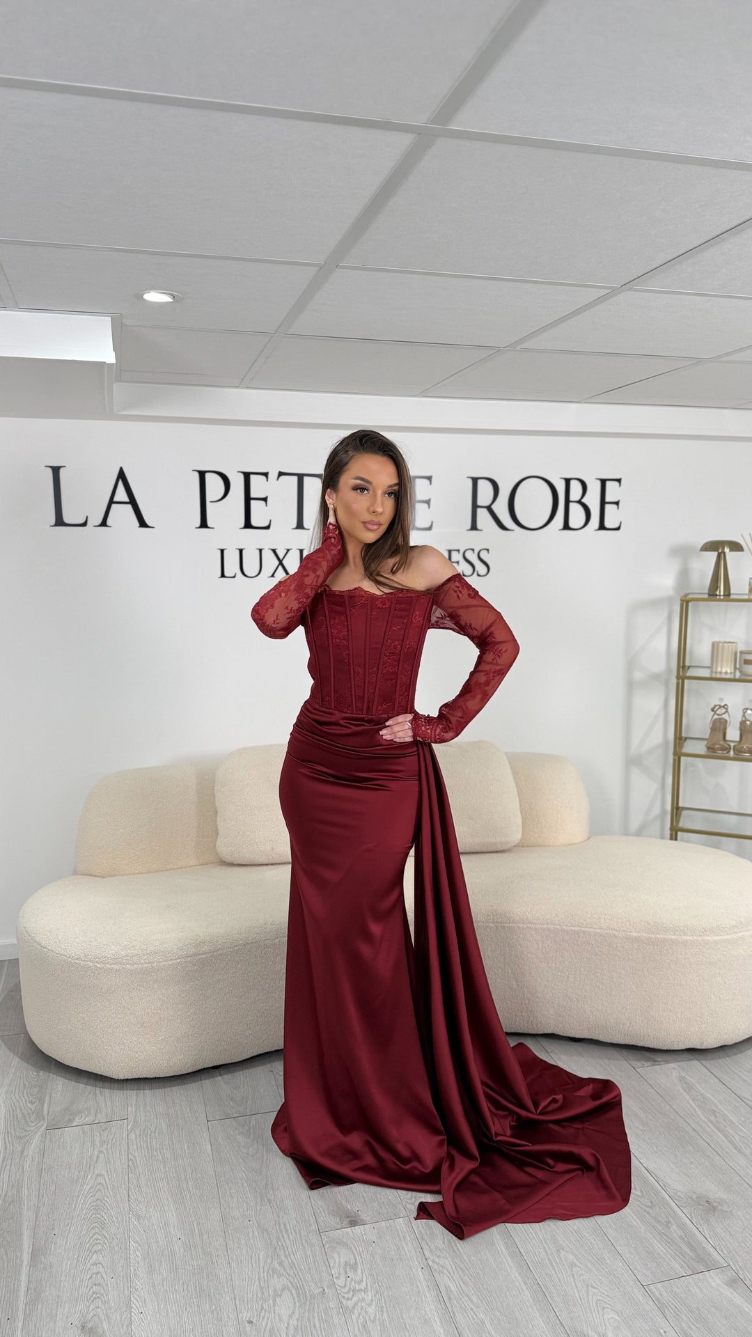 Robe de soirée bordeaux élégante 2026