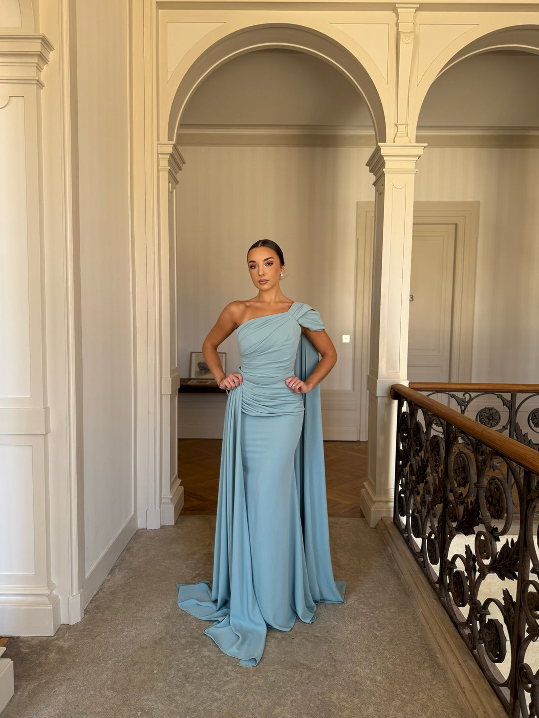 Découvrez comment choisir la robe de soirée bleue idéale : styles, couleurs et conseils pour une tenue élégante et tendance en 2026.