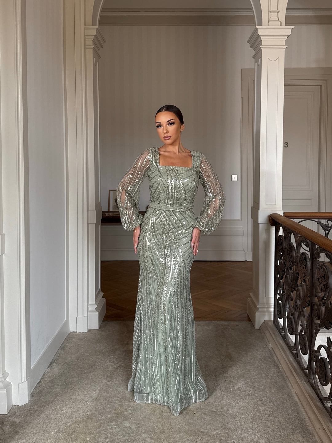 Découvrez comment choisir la robe de soirée verte parfaite. Conseils style, nuances tendance et idées de tenues élégantes pour mariage, cérémonie ou soirée.