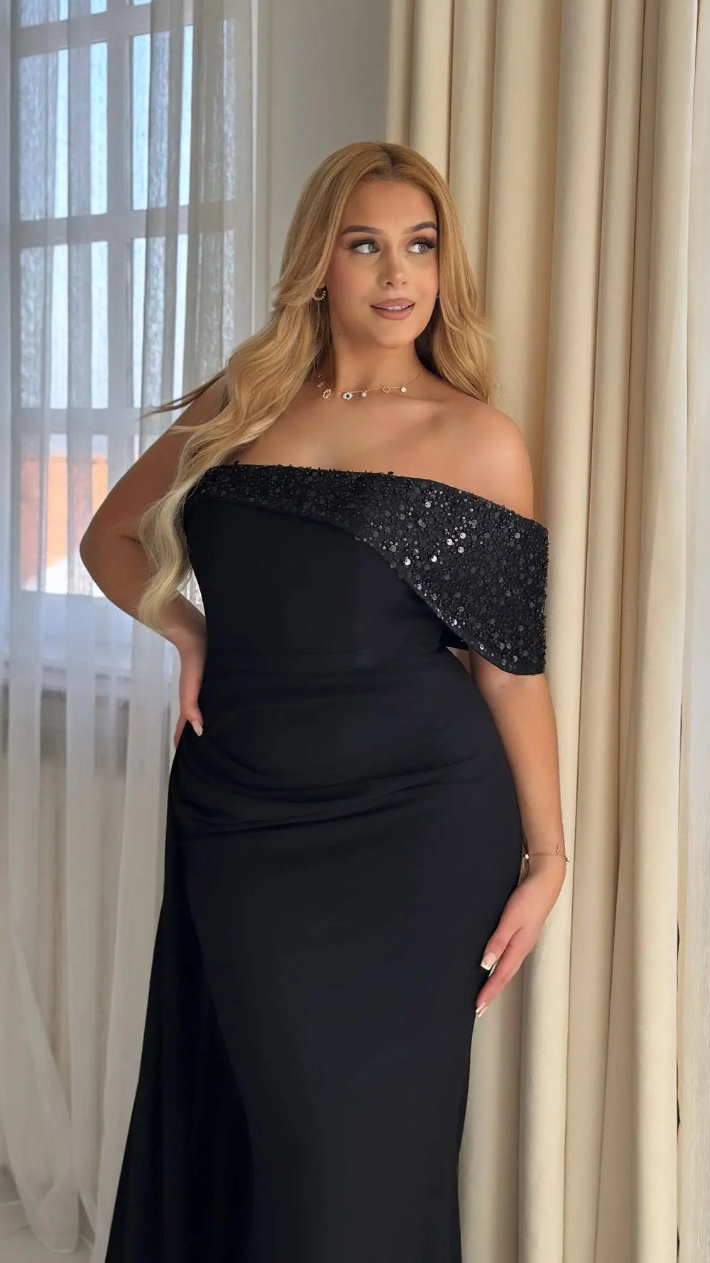 Aster Noir LaPetiteRobe