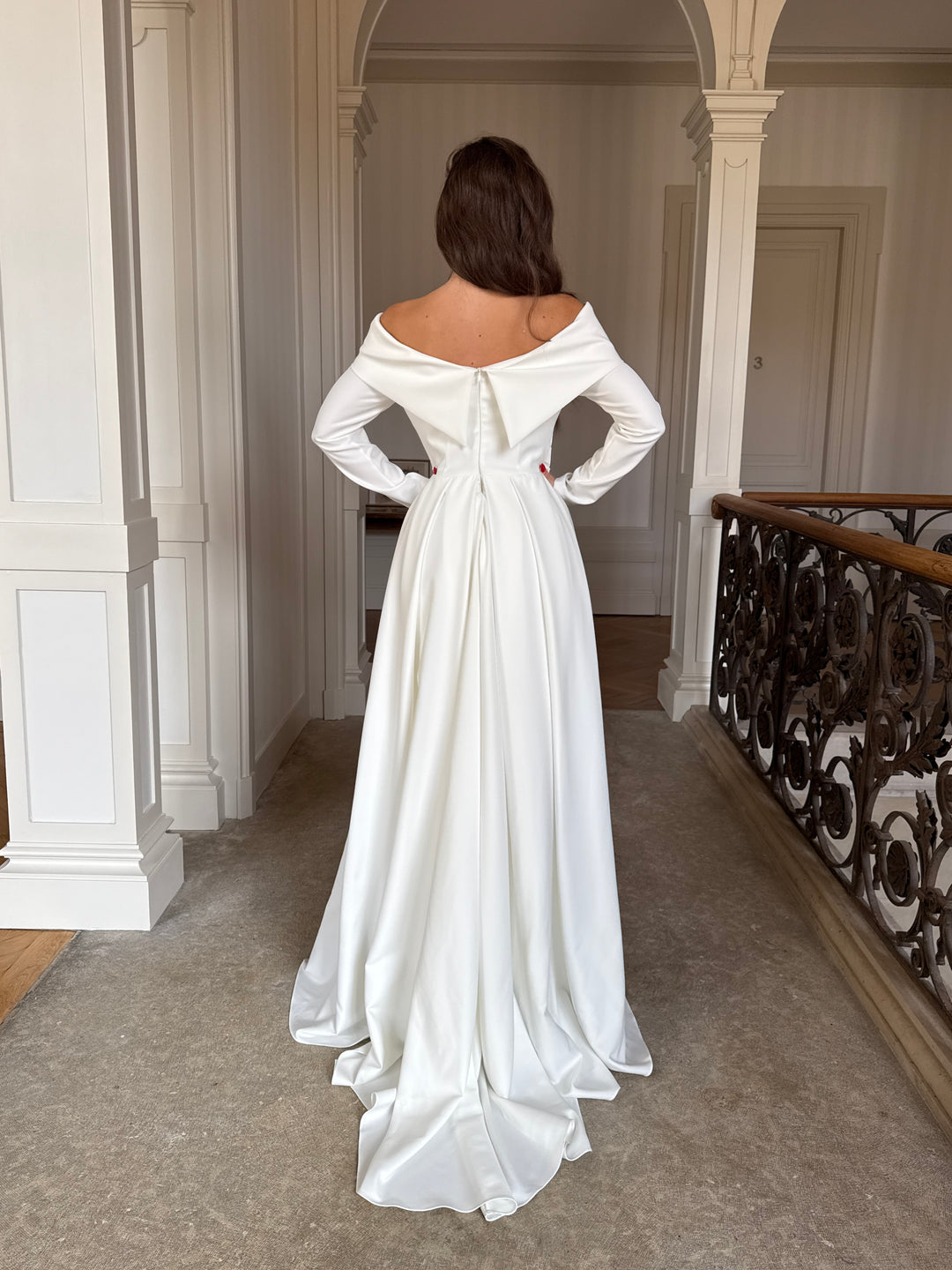 Robe de soirée élégante blanc, col bateau, sans fente, manche longue, avec une traine, pour tout type d'événement, mariage, gala, cérémonie