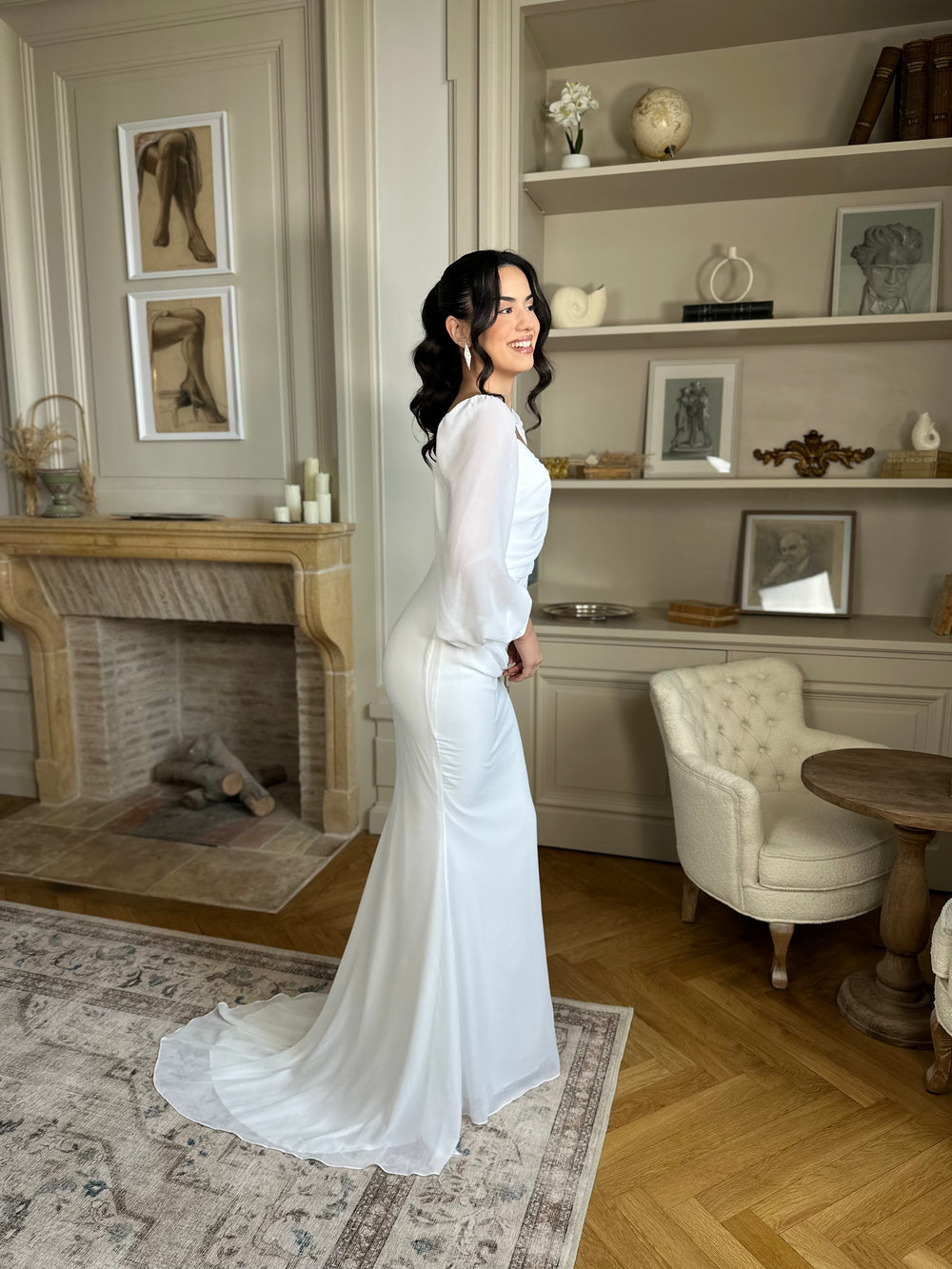 élégante longue robe de mariée blanche sans fente, manche longue, avec une traine pour tout type d'événement, mariage, cérémonie, gala