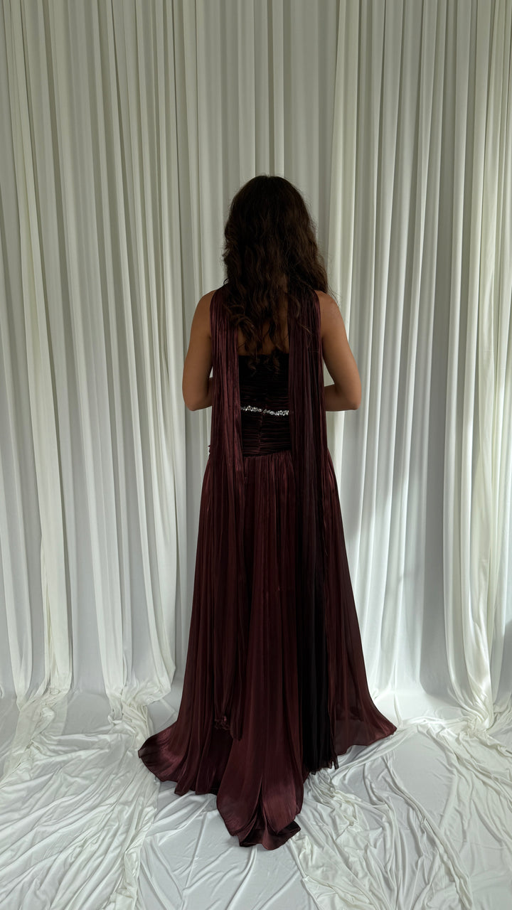Vestido de noche marrón plisado palabra de honor con strass – Selda