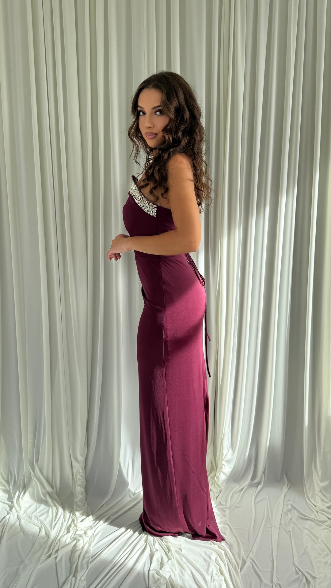 Robe de soirée prune Anais, dos lacé avec liens à nouer