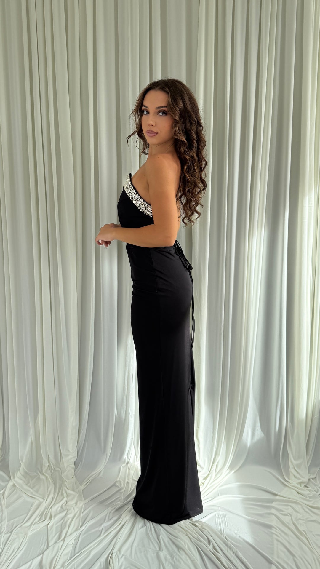 Robe de soirée noire Anais, dos lacé avec liens à nouer