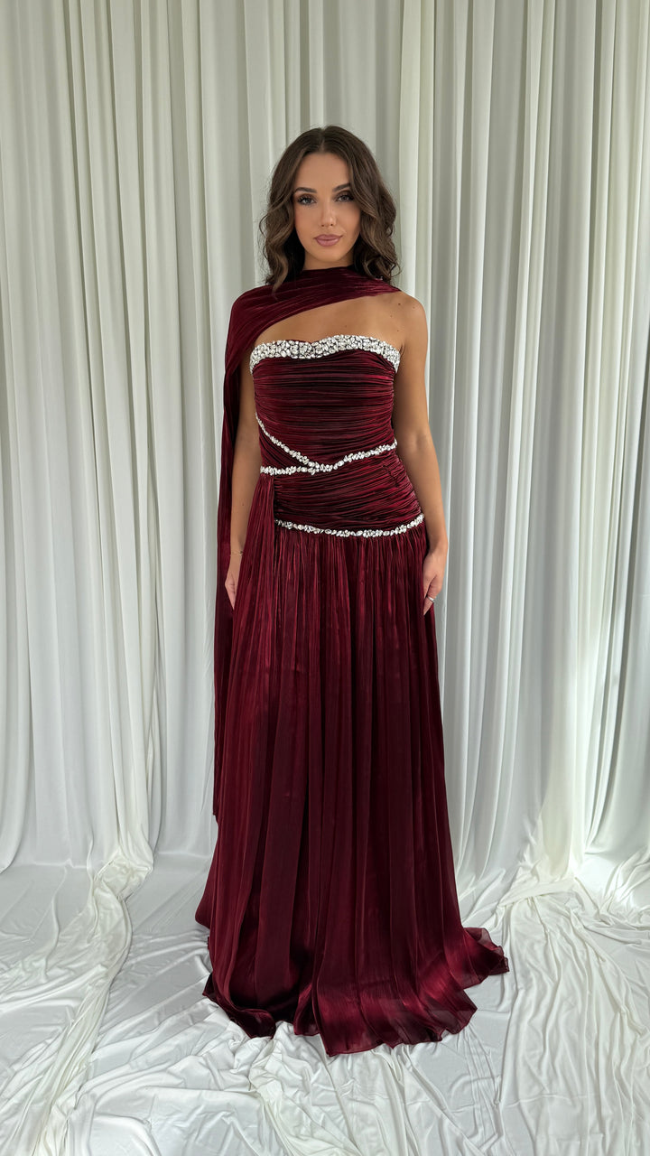 Robe de soirée bordeaux Selda en voile plissé irisé, bustier bordé de strass