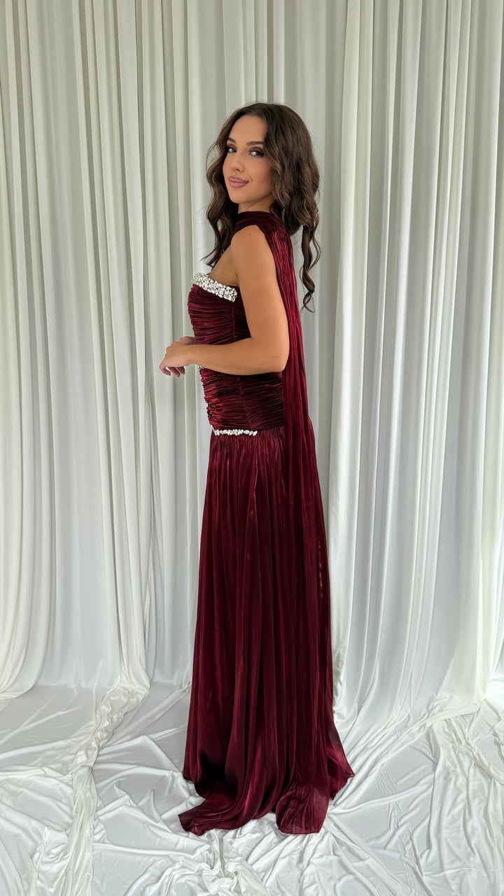 Robe de soirée bordeaux Selda, jupe plissée fluide à légère traîne