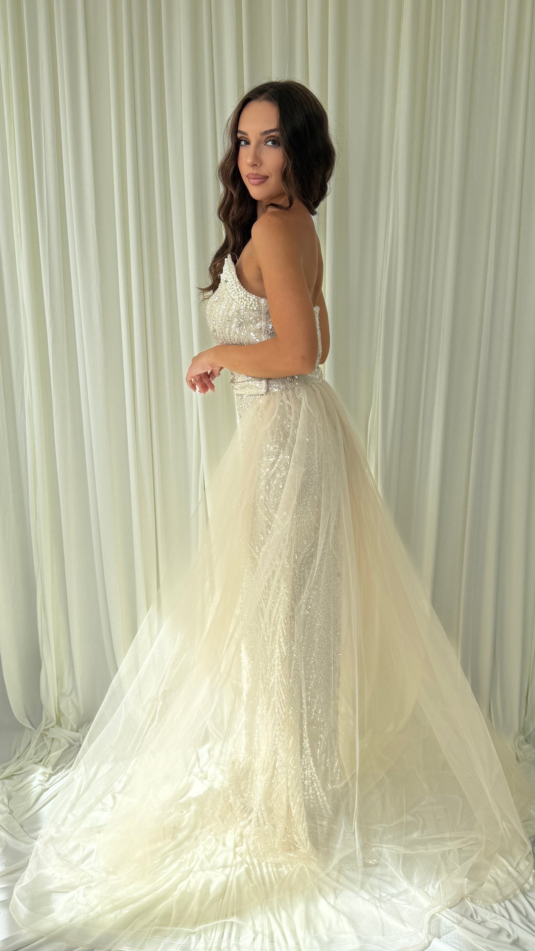 Robe de soirée beige Sevda, surjupe en tulle amovible et traîne
