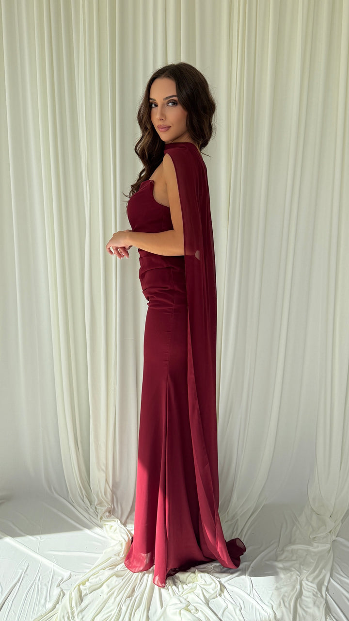 Robe de soirée bordeaux Hilona, dos et écharpe cape jusqu'au sol