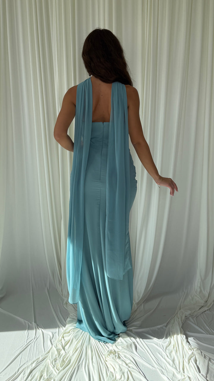 Détail du bustier drapé de la robe de soirée vert d'eau Hilona