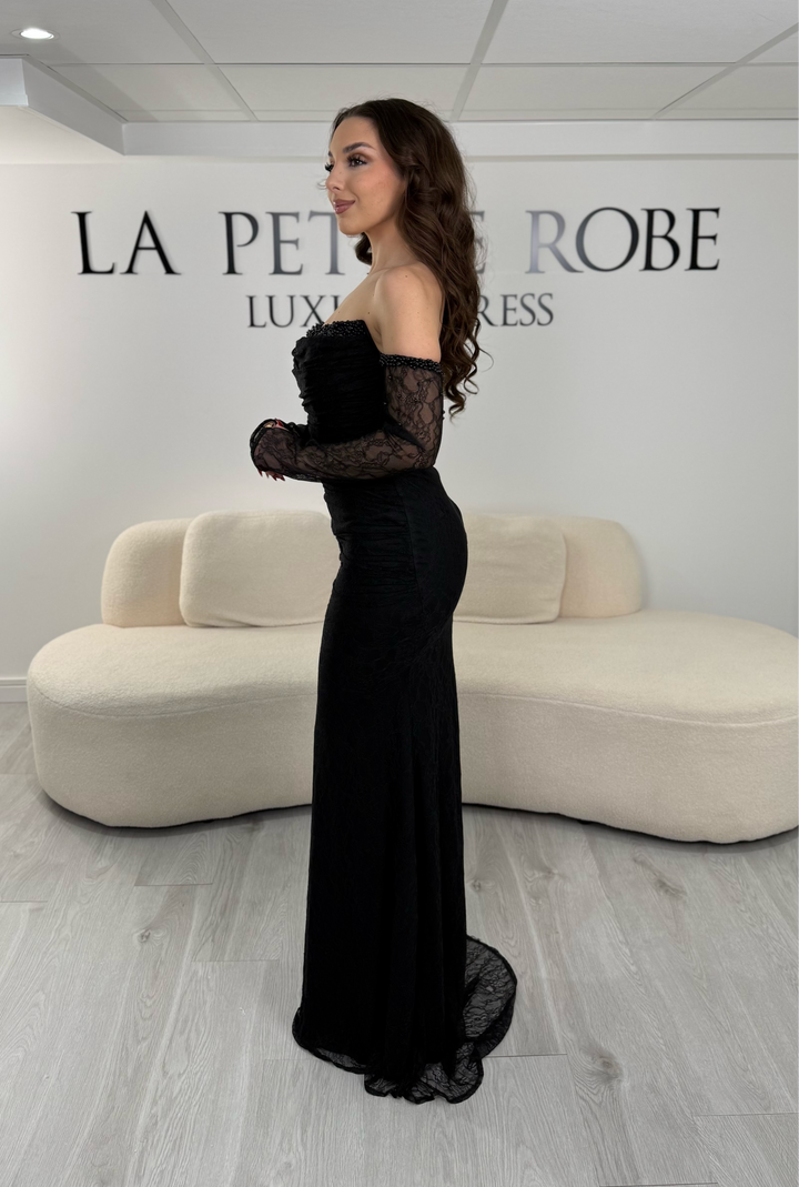 Robe de soirée noire bustier élégante sans fente, avec manches en dentelle et coupe ajustée. Idéale pour un look chic et sophistiqué.