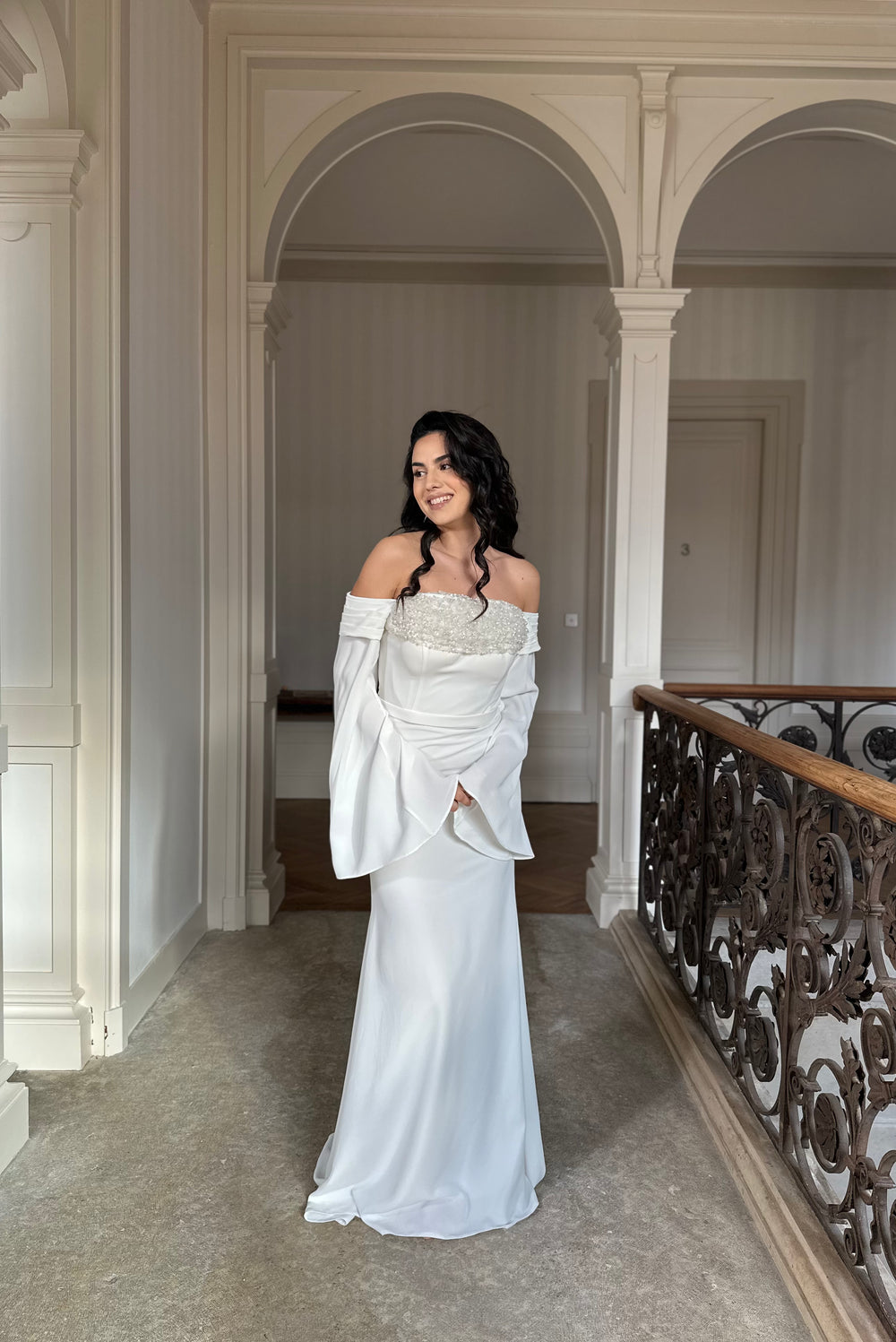 Robe de mariée blanche élégante, sans fente, col bustier, manche longue, pour tout type d'événement, mariage, cérémonie, gala