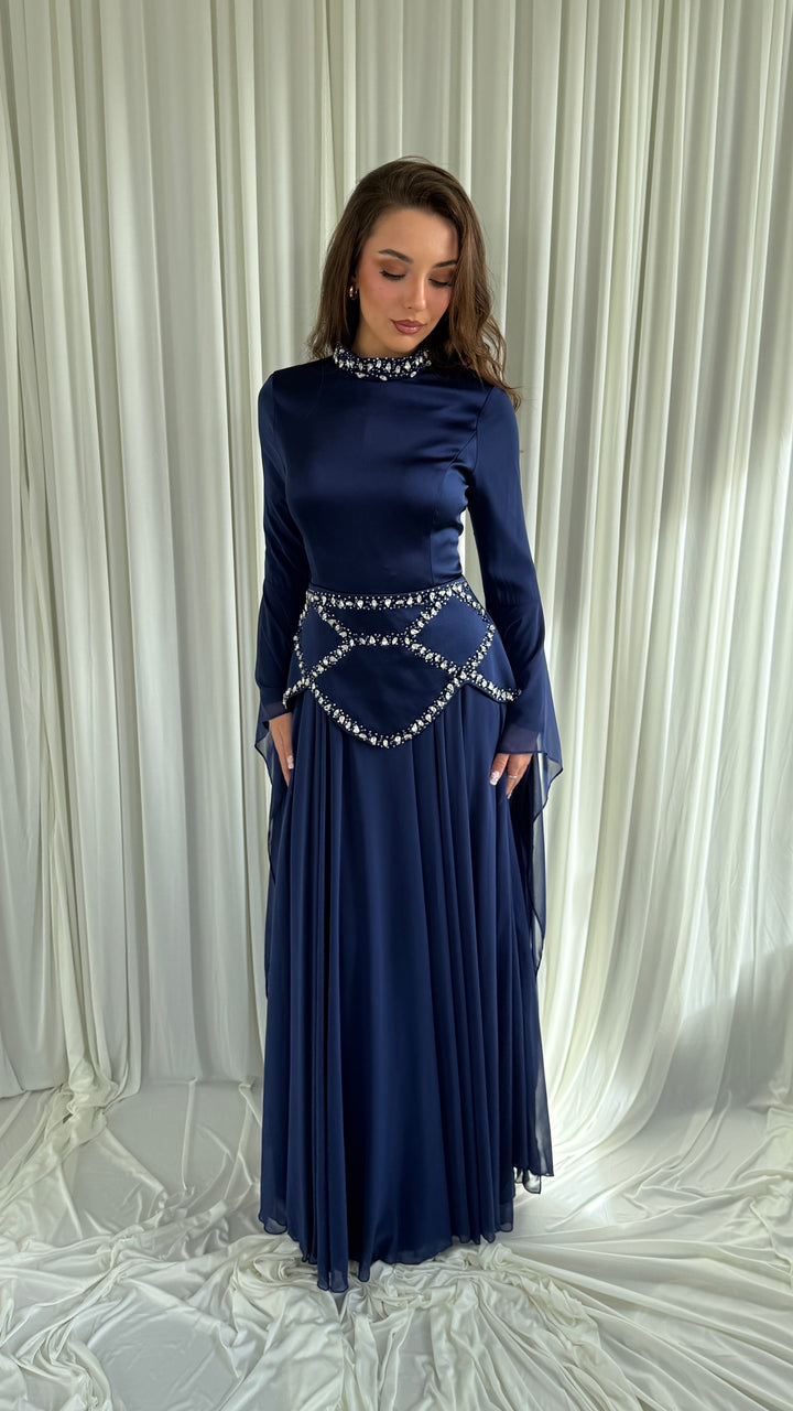 Robe de soirée modeste bleu marine à basque de strass - Ilvi
