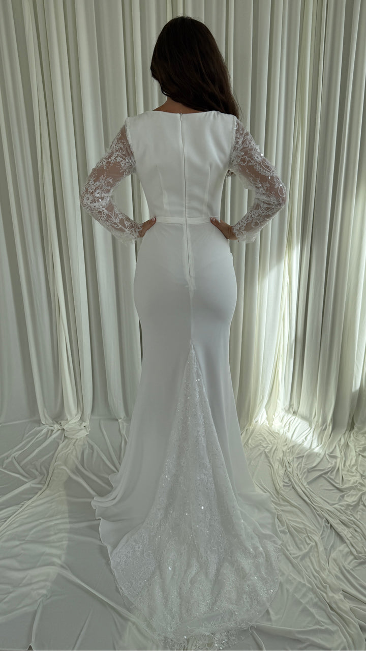 Robe de mariée longue Celin avec godet et traîne en dentelle pailletée