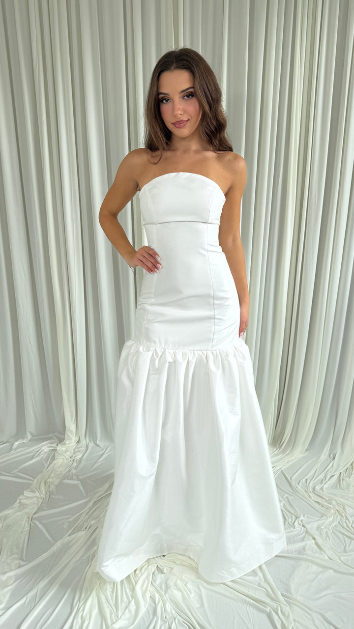 Robe de mariée blanche Rita en taffetas, bustier droit sans bretelles et jupe à volant froncé