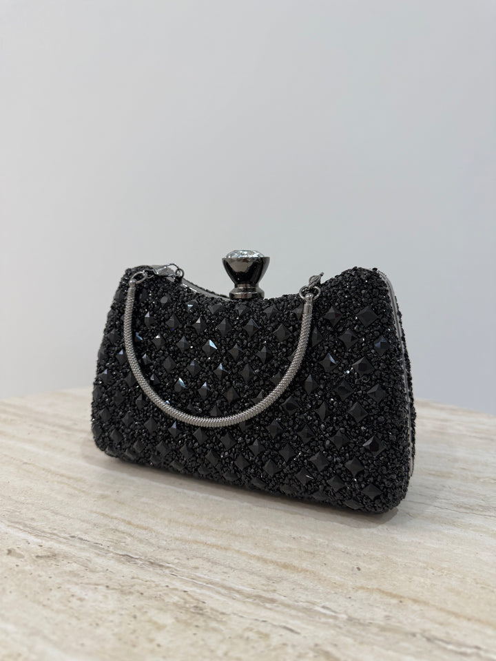 Pochette de soirée noire élégante avec anse main et bandoulière chaîne. Idéale pour mariage, soirée et cérémonie chic.