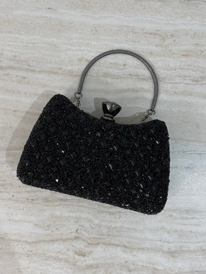 Pochette de soirée noire élégante avec anse main et bandoulière chaîne. Idéale pour mariage, soirée et cérémonie chic.