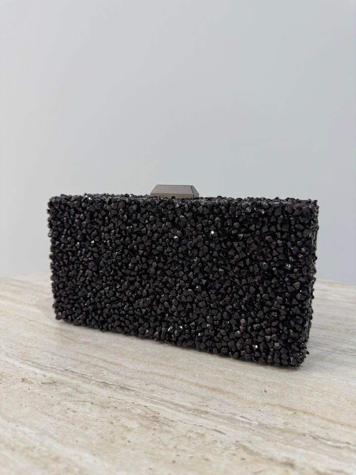 Pochette de soirée noire strassée élégante avec anse main et bandoulière chaîne. Idéale pour mariage, soirée et cérémonie chic.