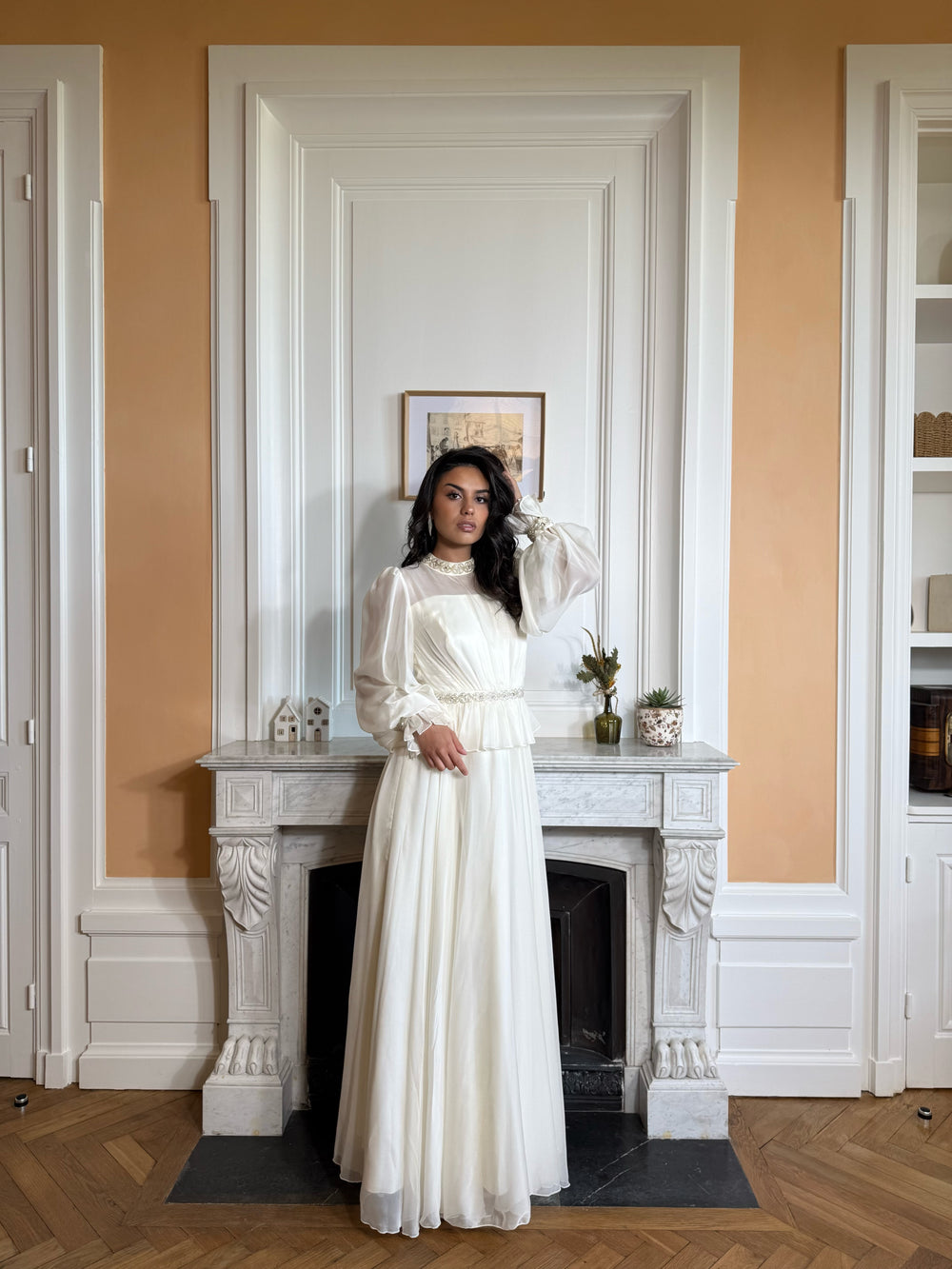 Longue robe de soirée chic ecru, sans fente, manche longue, col montant, pour tout type d'événement, mariage, gala, cérémonie