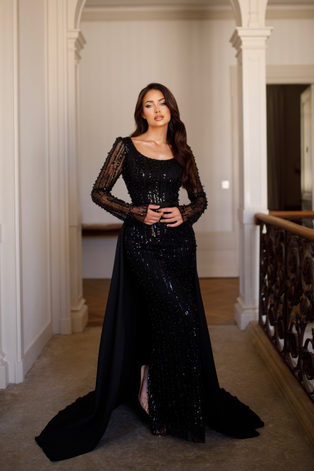 Longue robe de soirée chic noir sans fente, avec une traine, manche longue, col rond, pour tout d'événement, mariage, gala, cérémonie