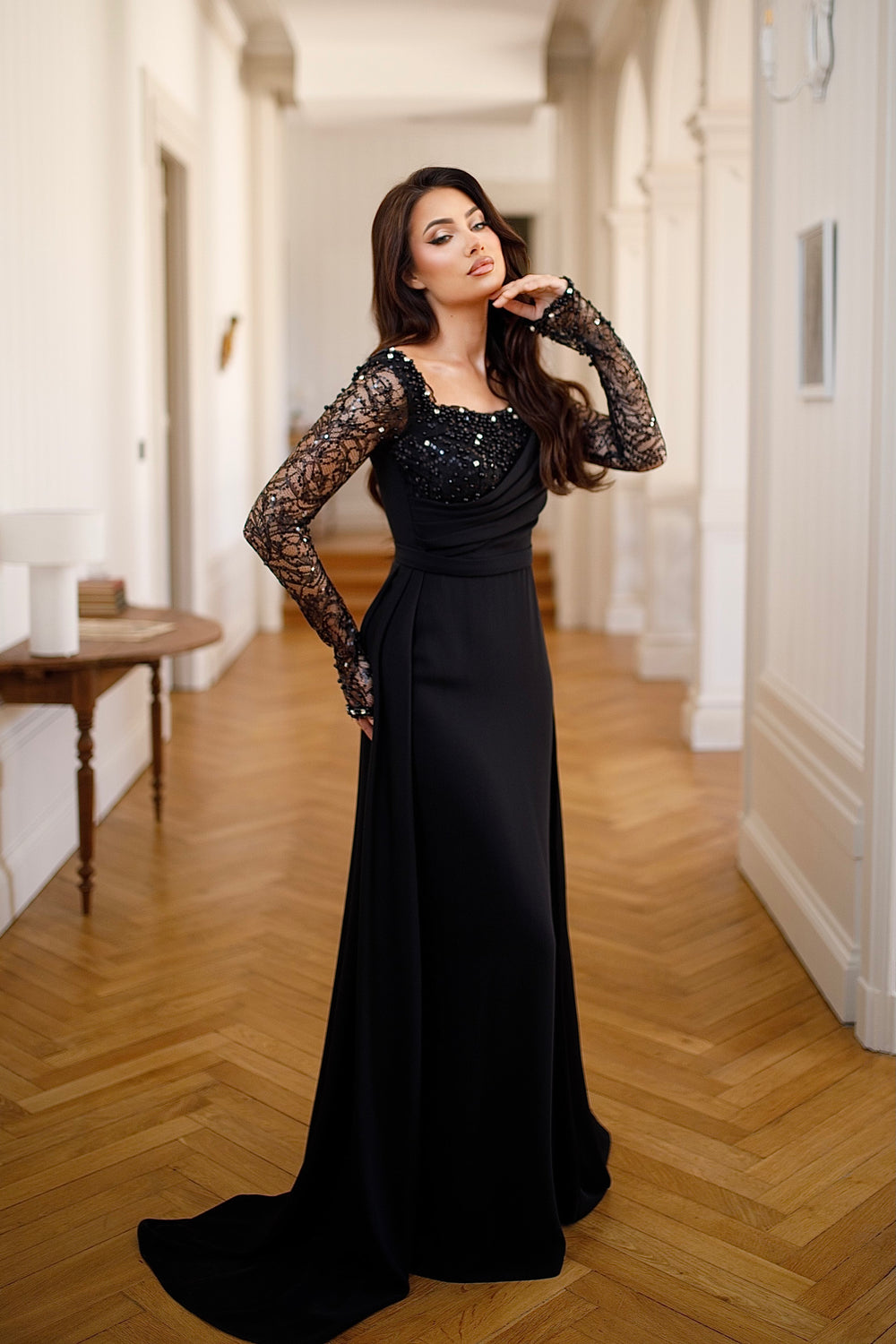 élégante longue robe de soirée noir, manche longue, col carré, sans fente, avec une traine, pour tout type d'événement, cérémonie, gala, mariage