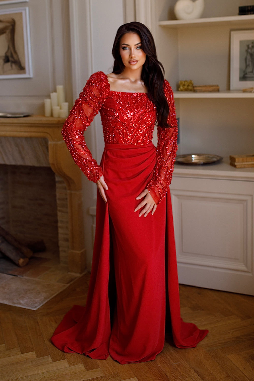 Longue robe de soirée chic rouge, sans fente, manche longue, col carré, avec une traine pouvant s'enlever, pour tout type d'événement mariage gala cérémonie