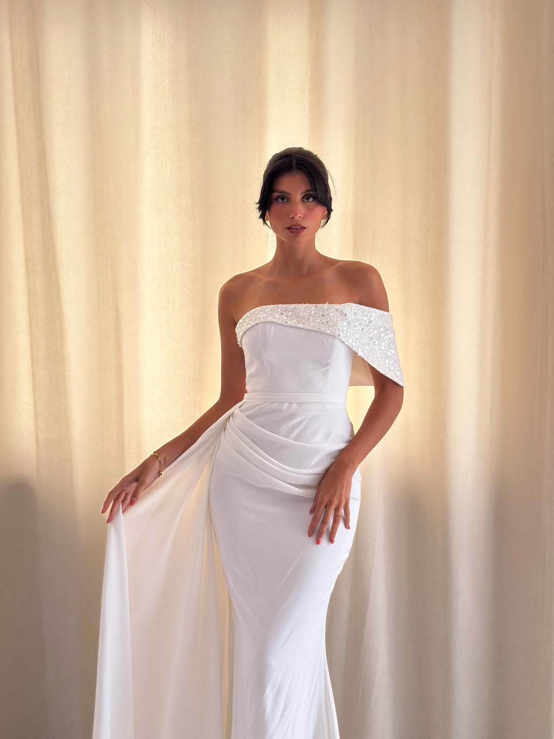 Robe de mariée coupe asymétrique