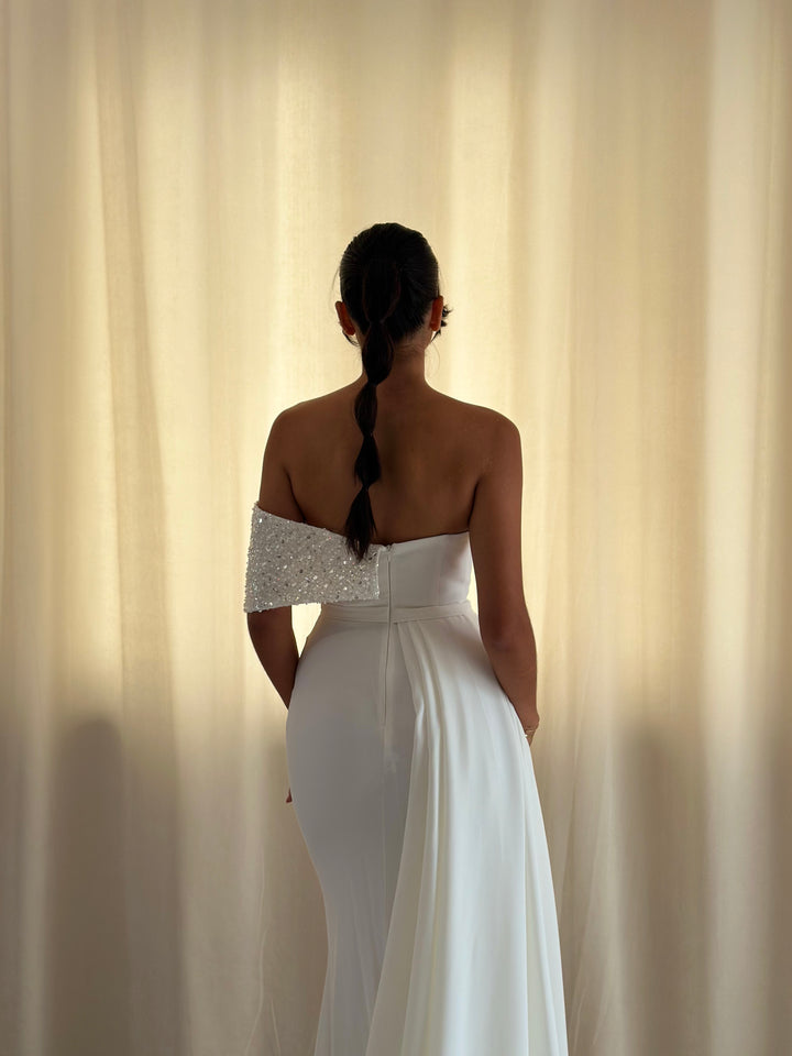 Robe de mariée coupe asymétrique