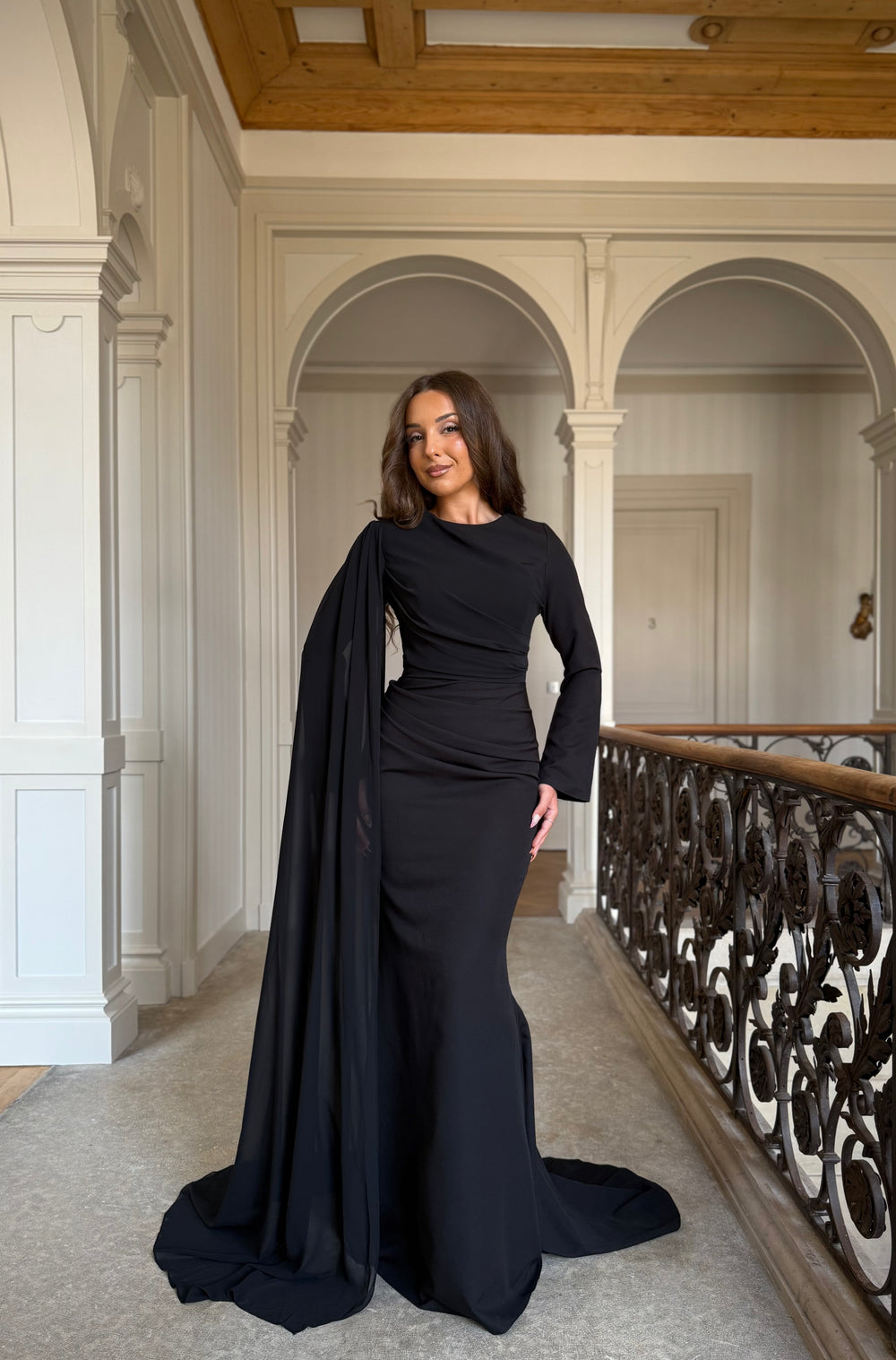 longue robe de soirée élégante noir, sans fente