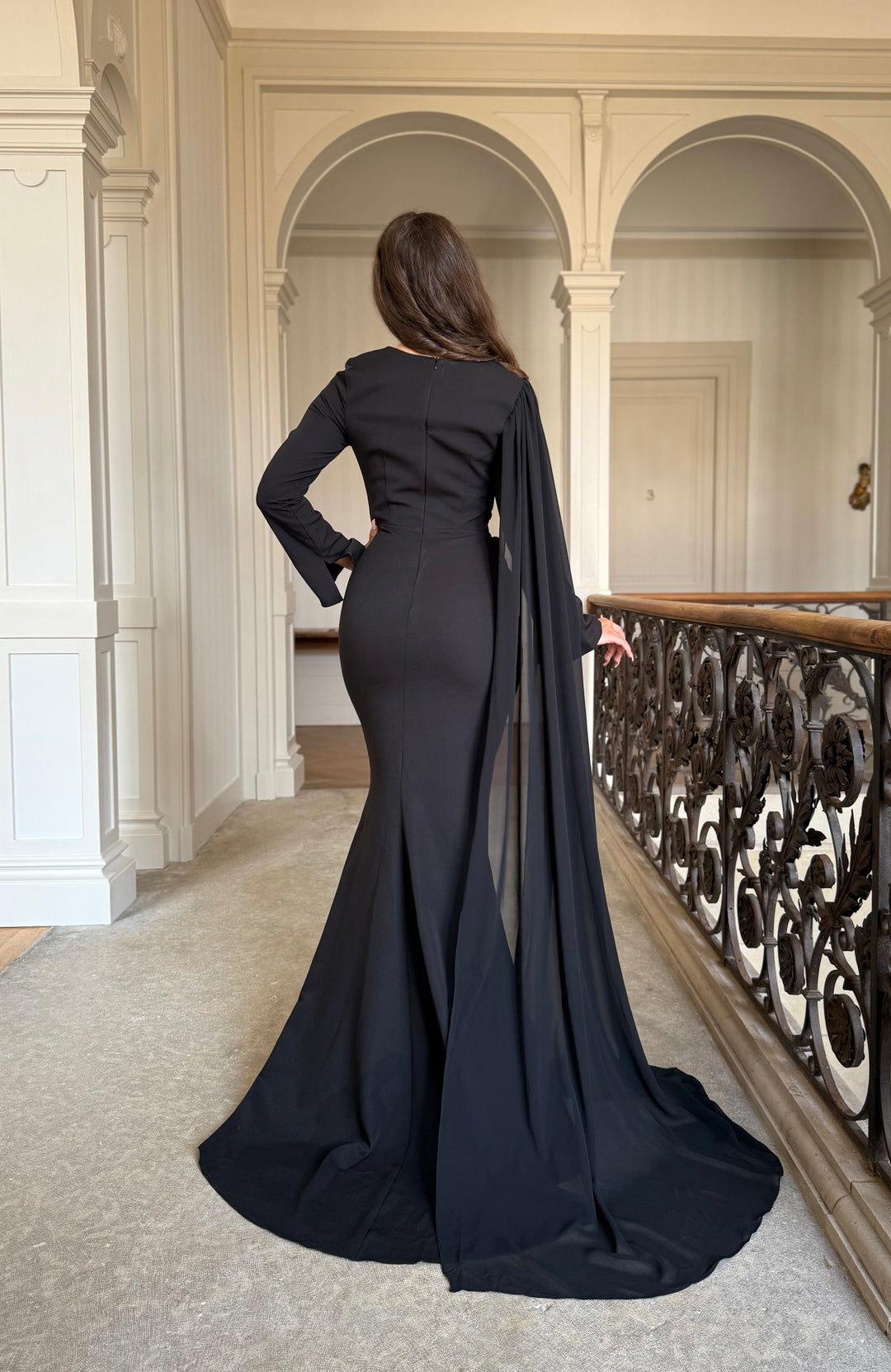 Almila Noir