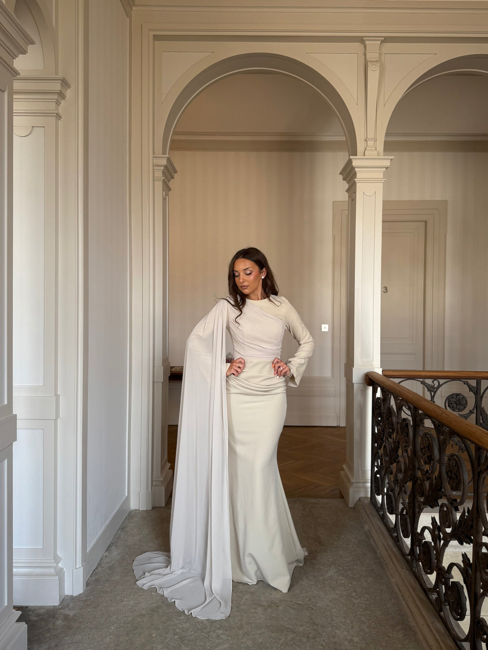 Robe de soirée beige chic, sans fente, manche longue 