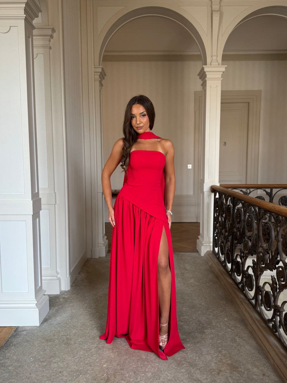 Longue robe de soirée rouge élégante, avec une fente, sans manche, col bustier pour tout d'événement, mariage, gala, cérémonie