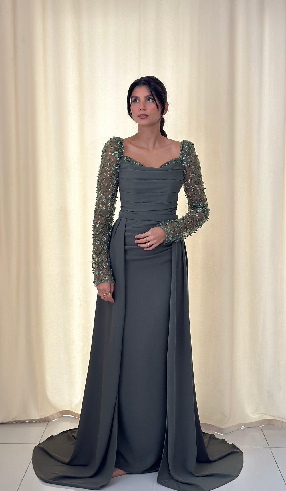 Robe de demoiselle d'honneur kaki élégante