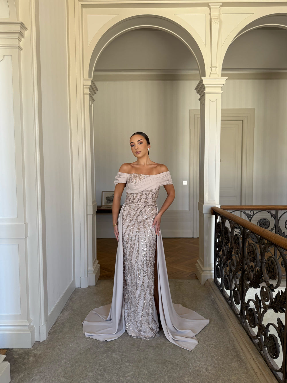 Longue robe de soirée beige élégante, sans fente, sans manche, pour tout type d'événement, gala, cérémonie, mariage