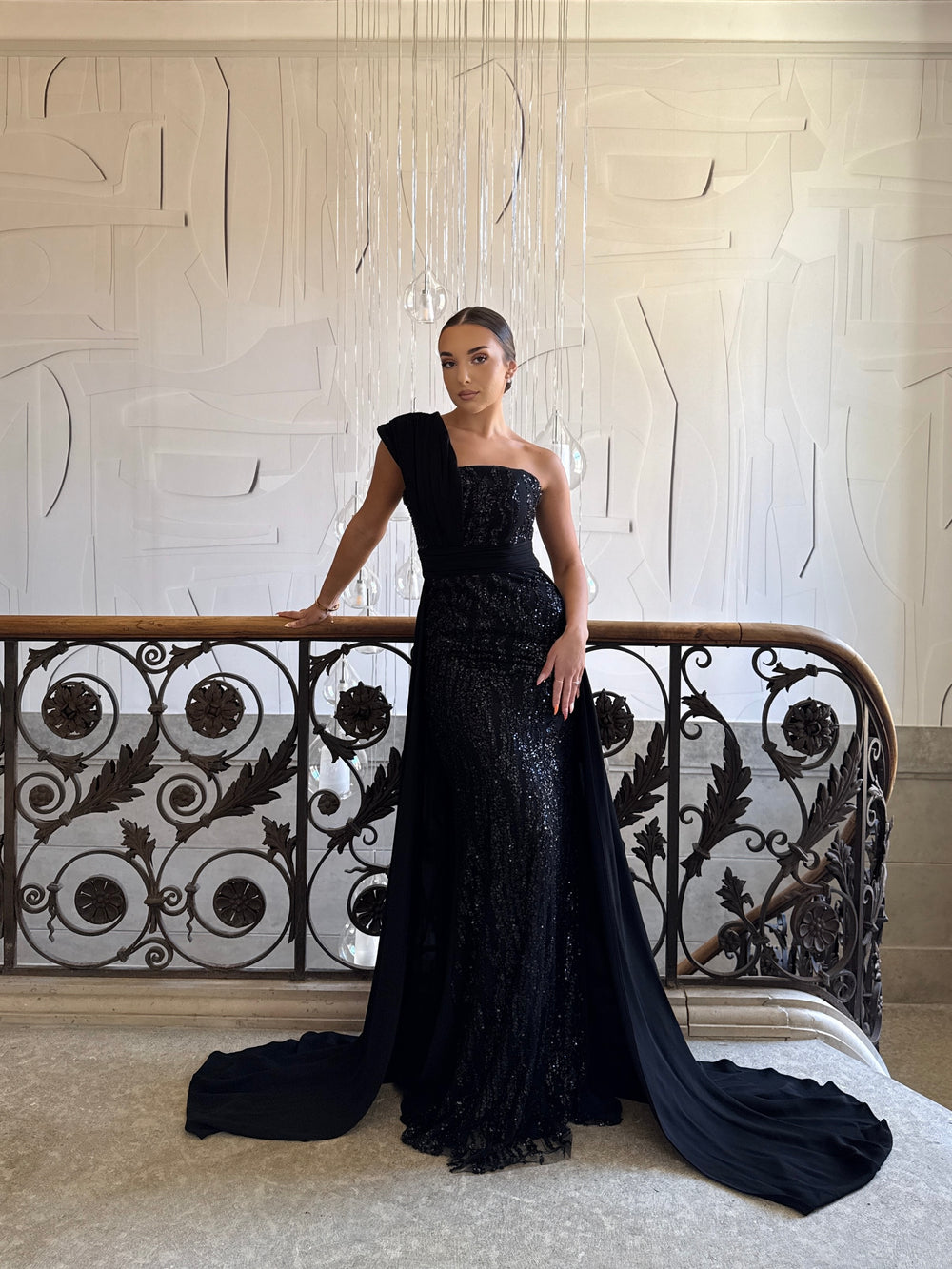 Longue robe de soirée noir chic avec une traine, sans manche, sans fente pour type d'événement, gala, cérémonie, mariage