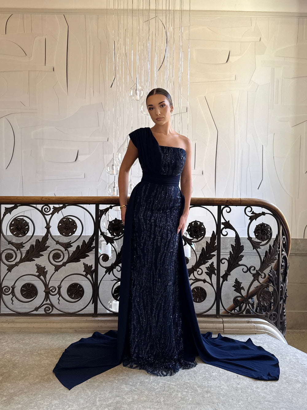 Longue robe de soirée bleu marine élégante avec une traine, sans manche, sans fente pour type d'événement, gala, cérémonie, mariage