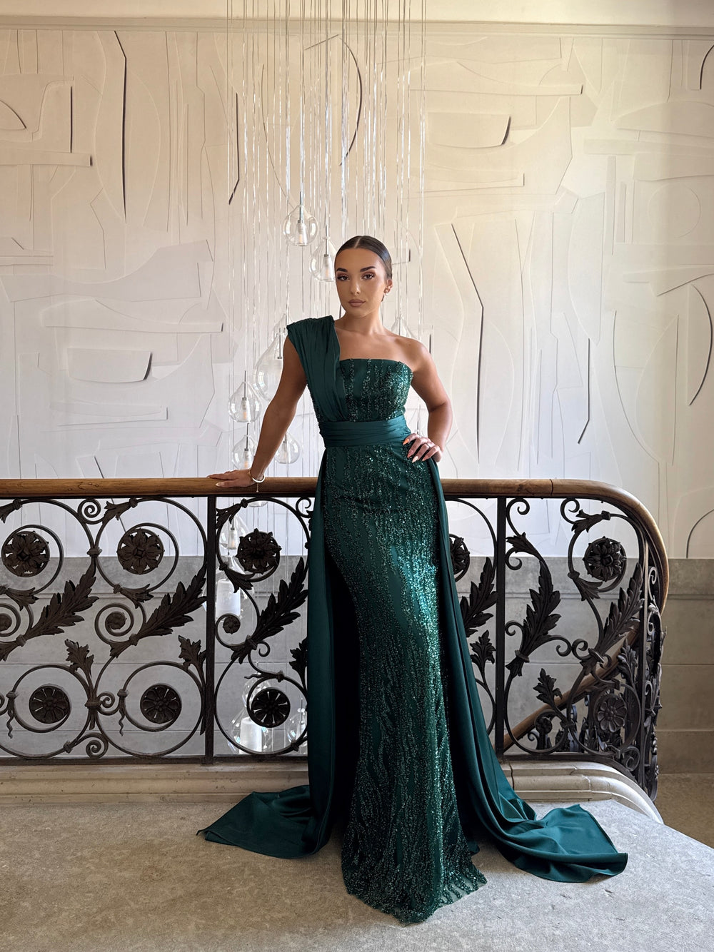 Longue robe de soirée vert émeraude élégante avec une traine, sans manche, sans fente pour type d'événement, gala, cérémonie, mariage