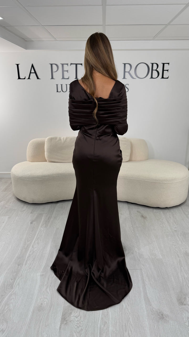 Robe de soirée marron coupe sirène avec buste drapé et perles ton sur ton - Laura