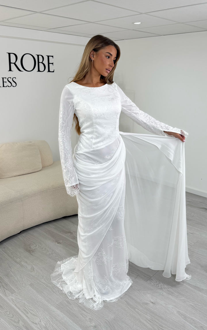 Robe de mariée blanche avec jupe en mousseline drapée et ourlet en dentelle - Lys