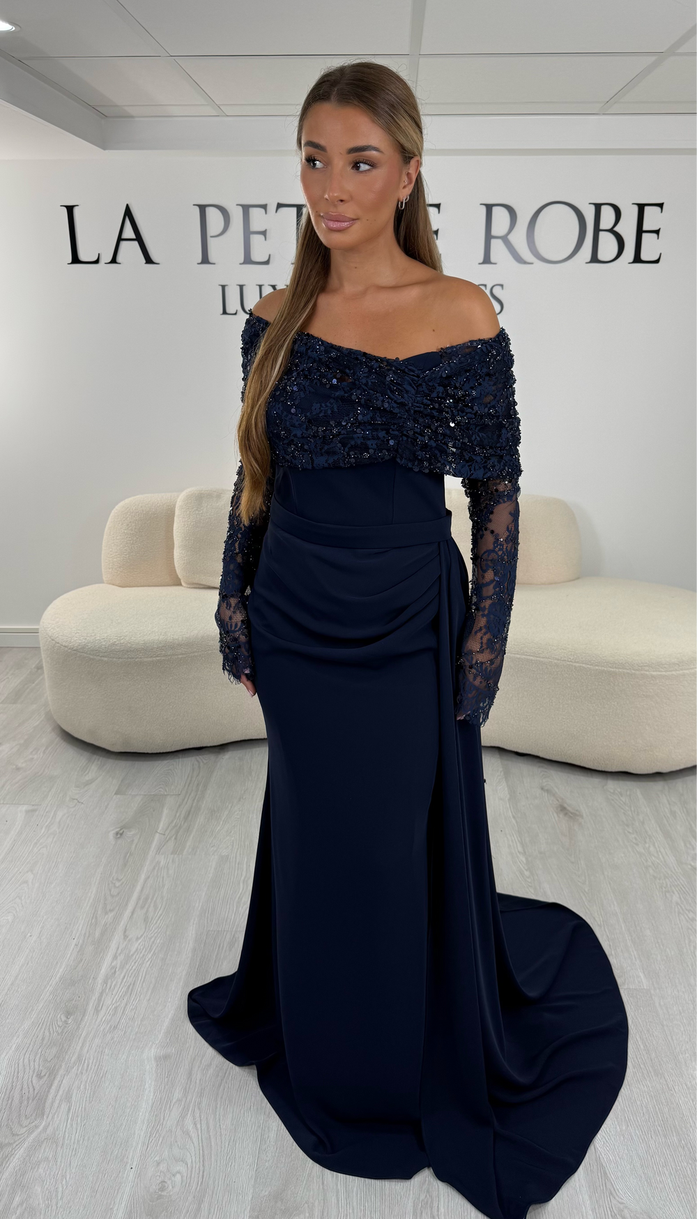 Robe de soirée bleu marine avec manches longues en dentelle transparente - Alessia