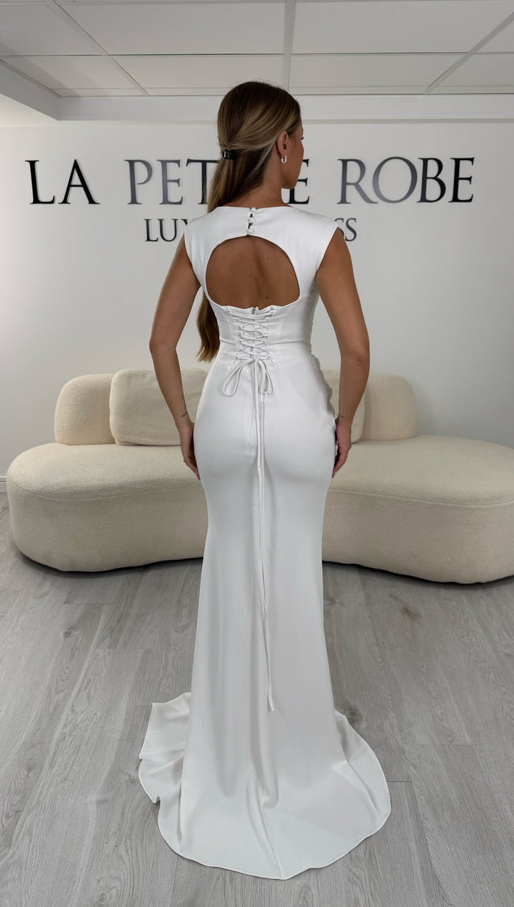 Robe de mariée blanche longue avec traîne au sol - Livia