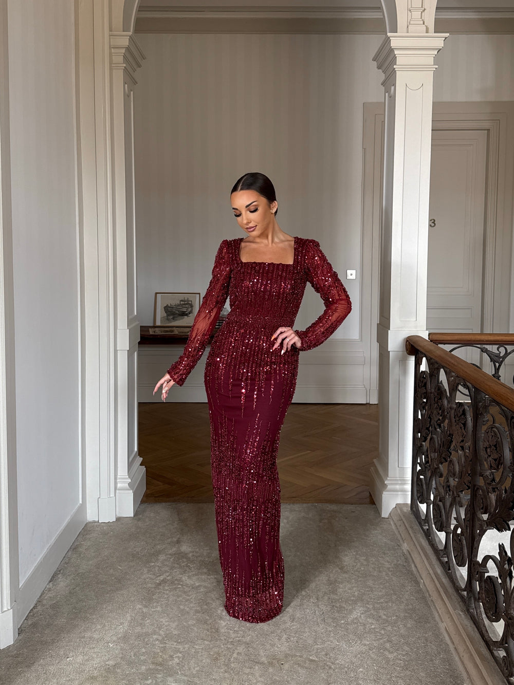 Longue robe de soirée élégante bordeaux, fente à l'arrière, manche longue, col carré, pour tout événement gala cérémonie mariage