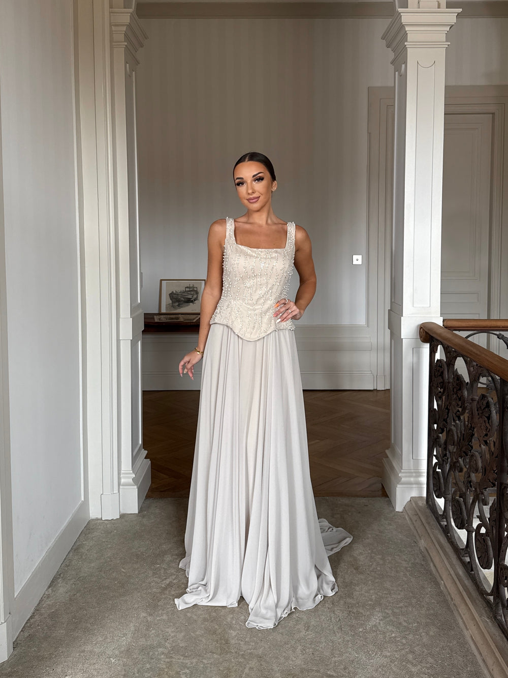 Robe de soirée chic beige, sans manche, sans fente, col carré