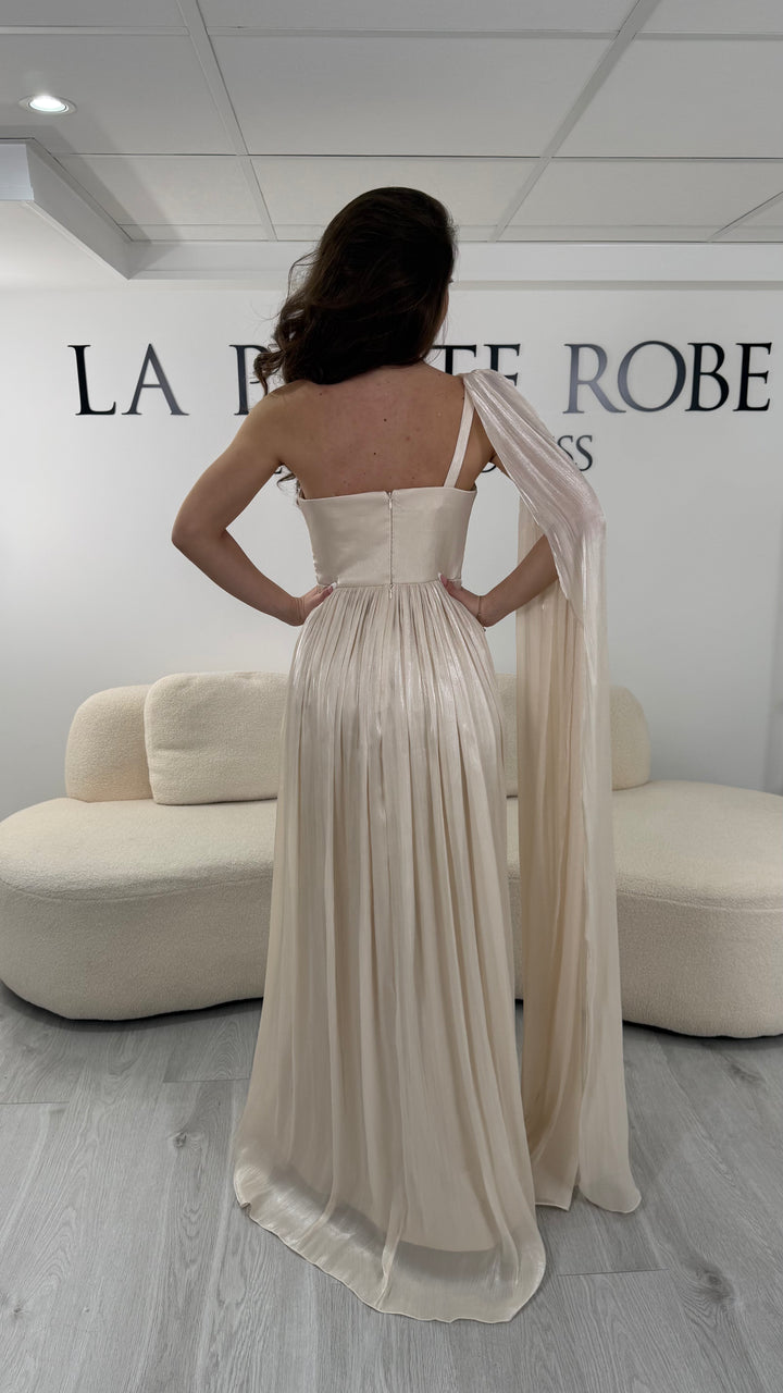 Robe de soirée beige élégante sans manche avec fente pour tout type d'événement mariage cérémonie demoiselle d'honneure - Camélia LaPetiteRobe