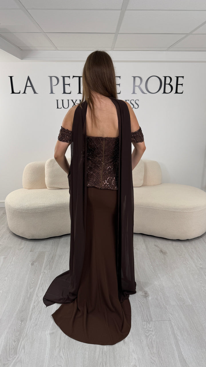 Robe deux pièces marron Eylin, dos fermé par un zip et traîne au sol