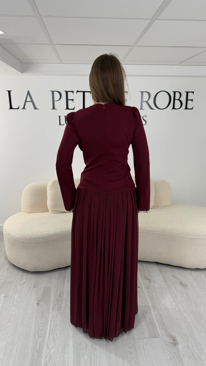 Robe de soirée modeste bordeaux Nehir, dos fermé et jupe froncée jusqu'au sol