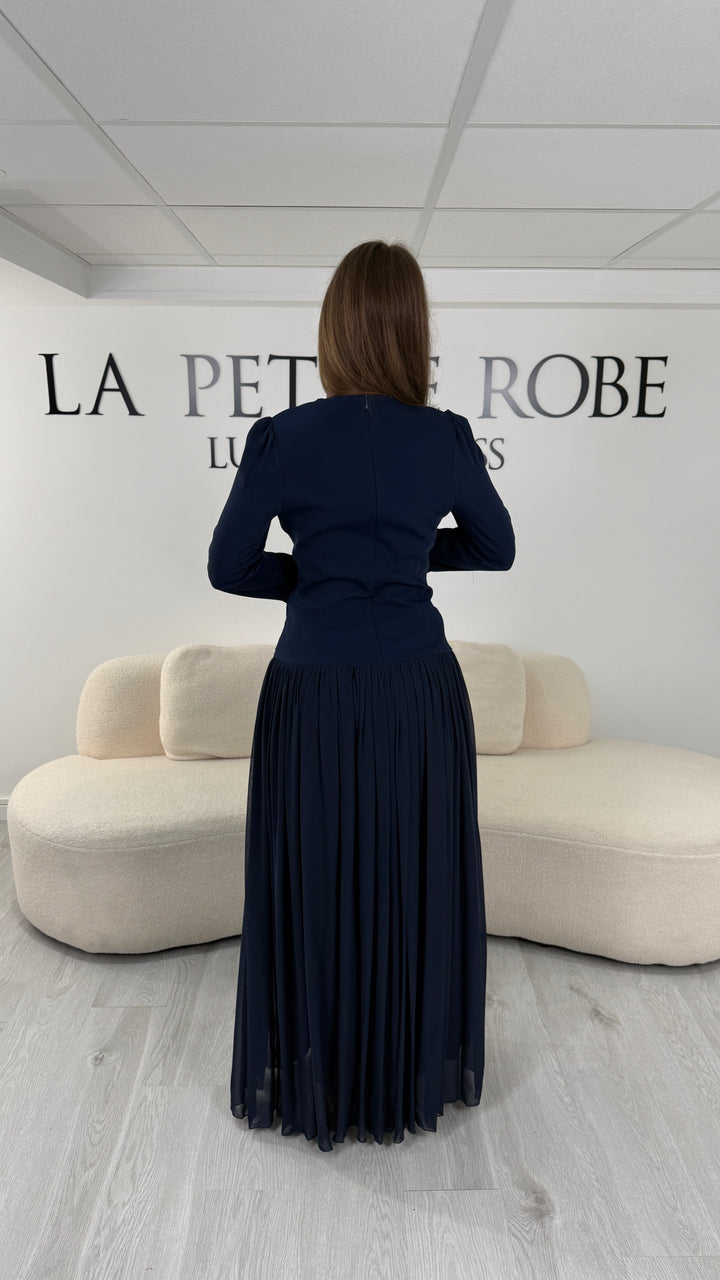 Robe de soirée modeste bleu marine Nehir, dos fermé et jupe froncée jusqu'au sol
