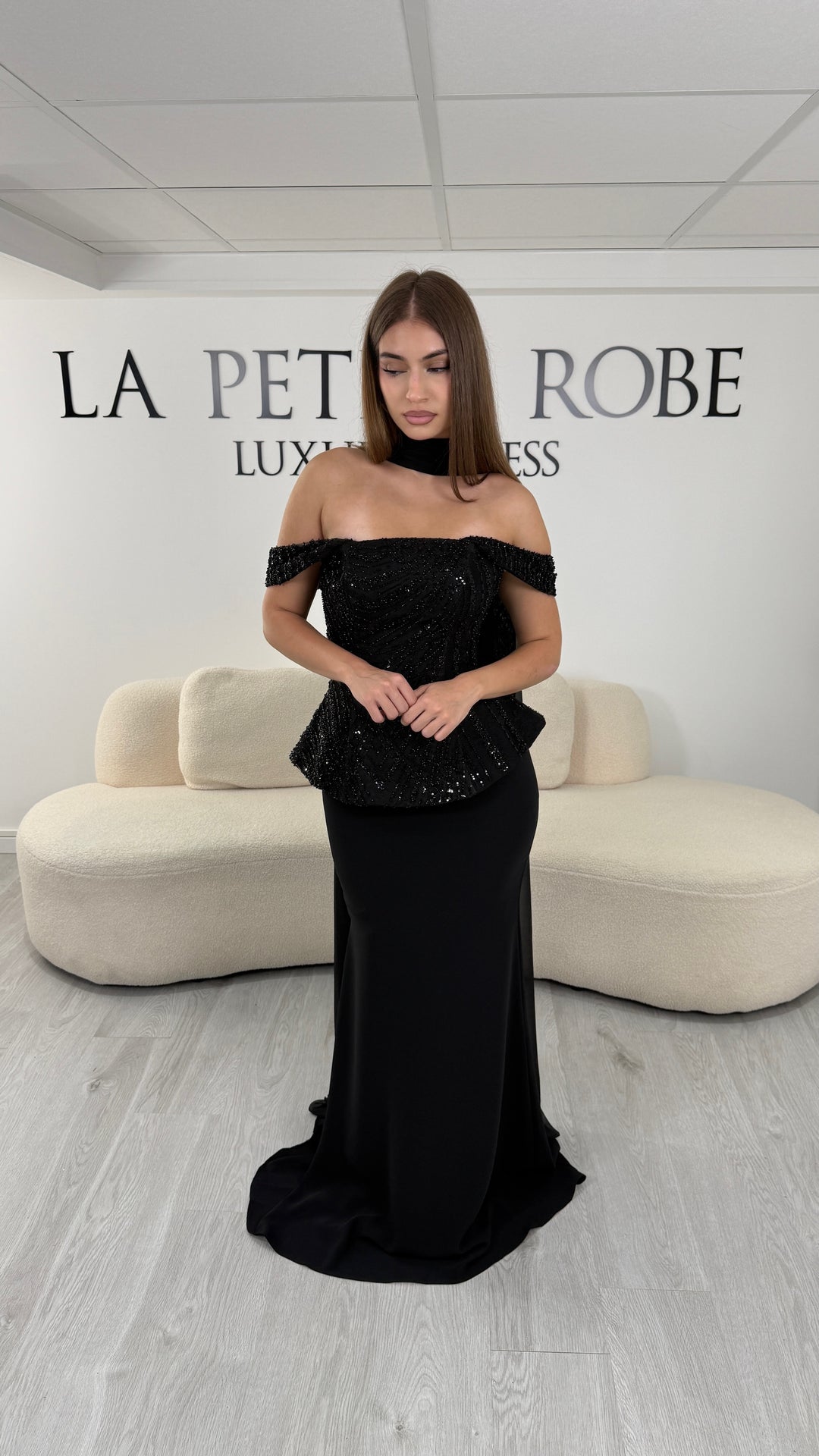 Robe de soirée deux pièces noire Eylin, top corset perlé et jupe sirène en satin