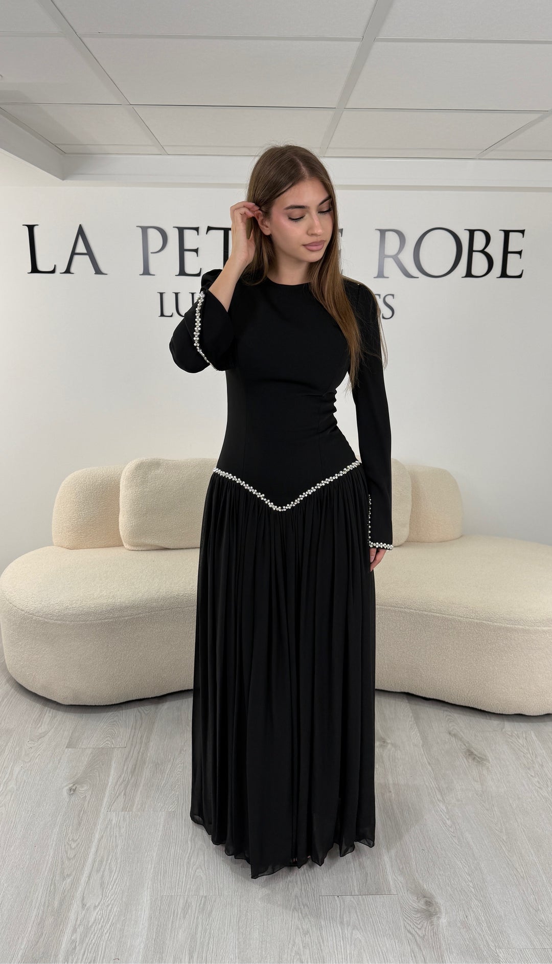 Robe de soirée modeste noire Nehir, manches longues évasées et jupe en mousseline