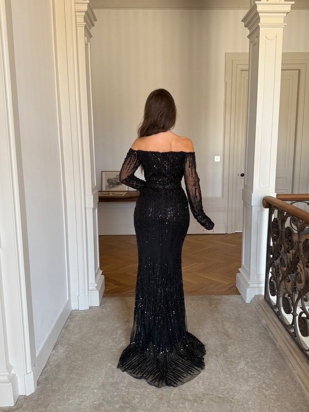 longue robe de soirée noir, manche longue, col bateau, sans fente pour tout événement gala cérémonie mariage